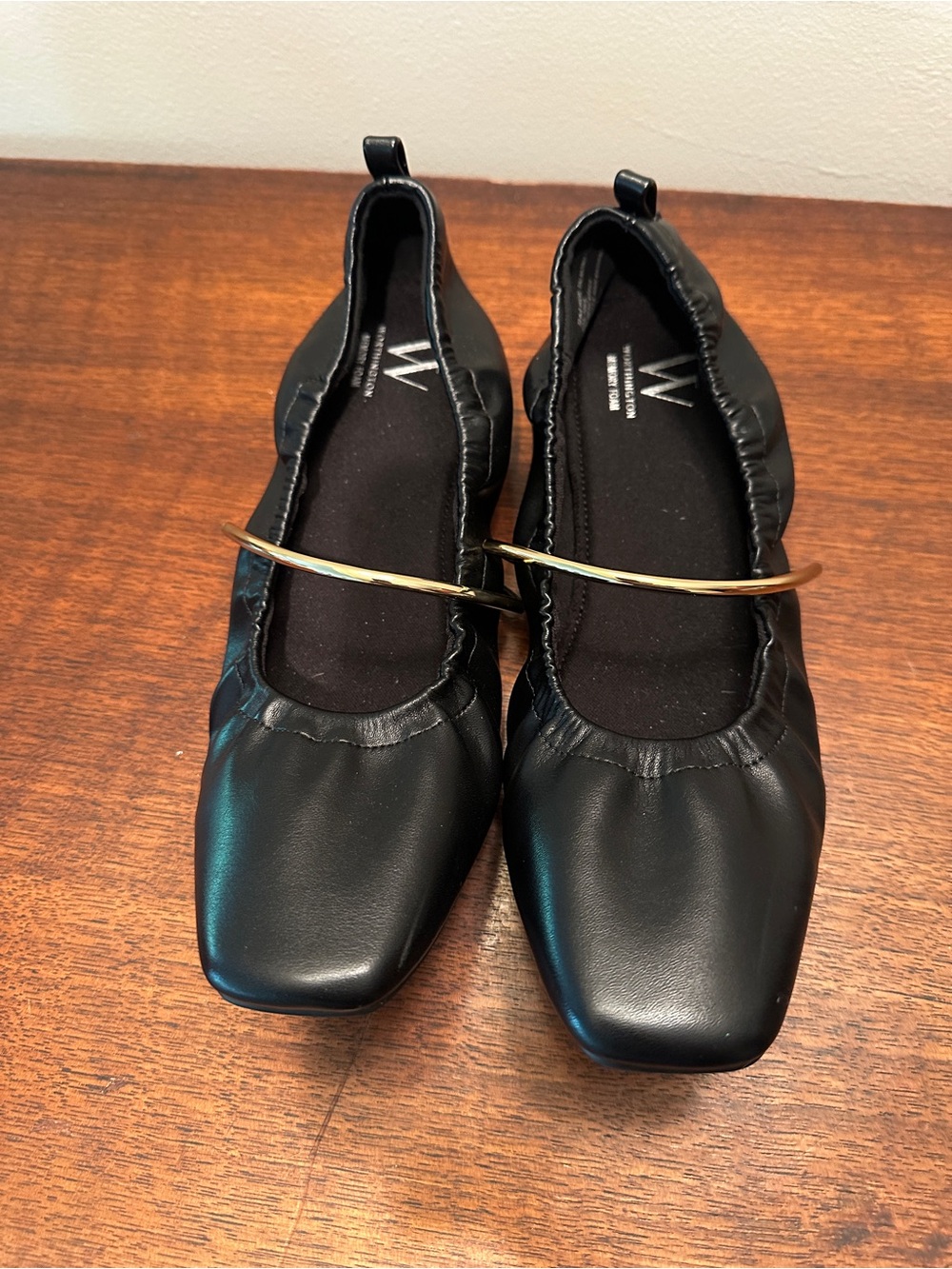 NWOT Worthington size 9 Flats with Gold Accent